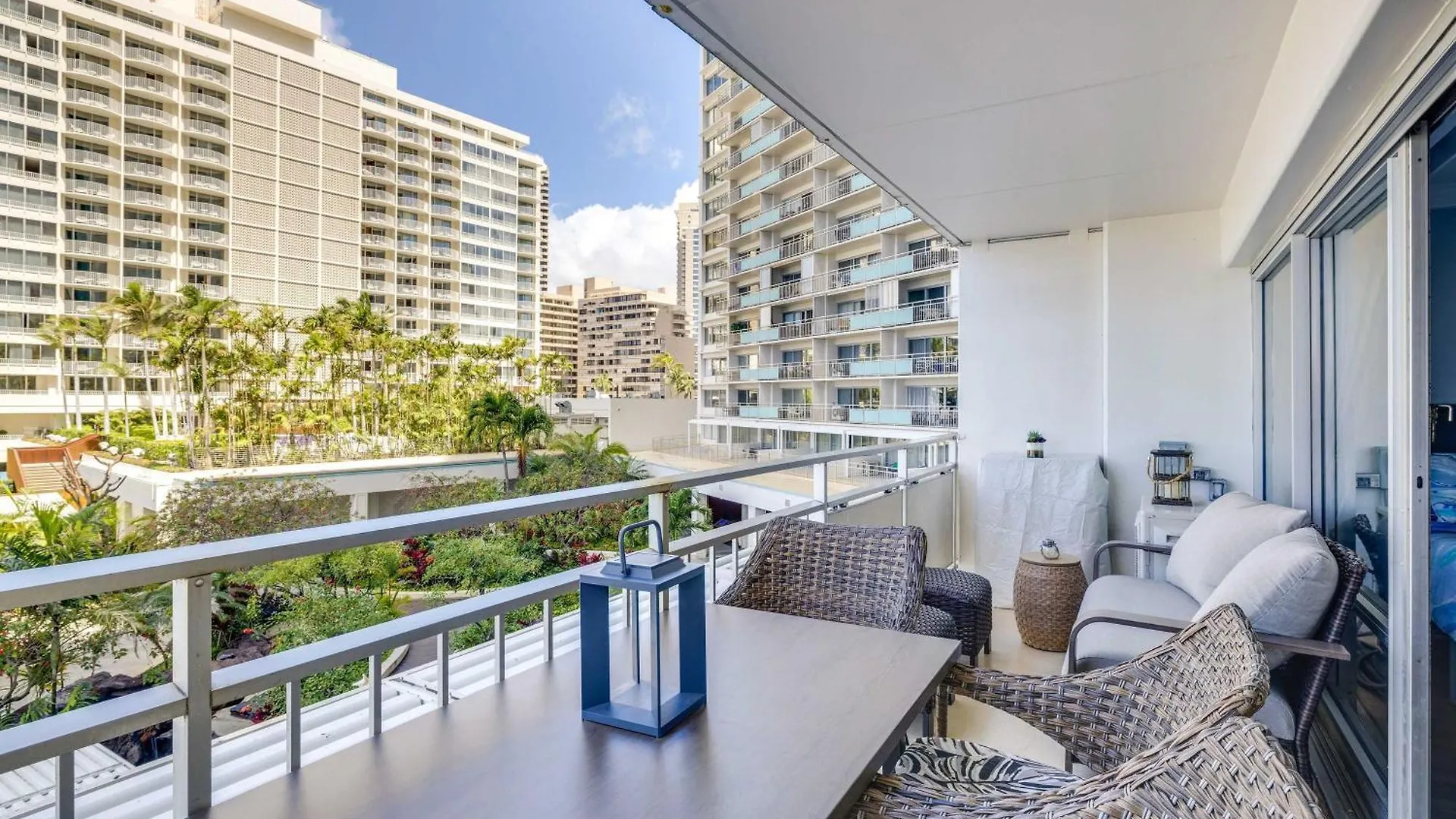 Honolulu Studio With Ocean View Parking Included! Apartment