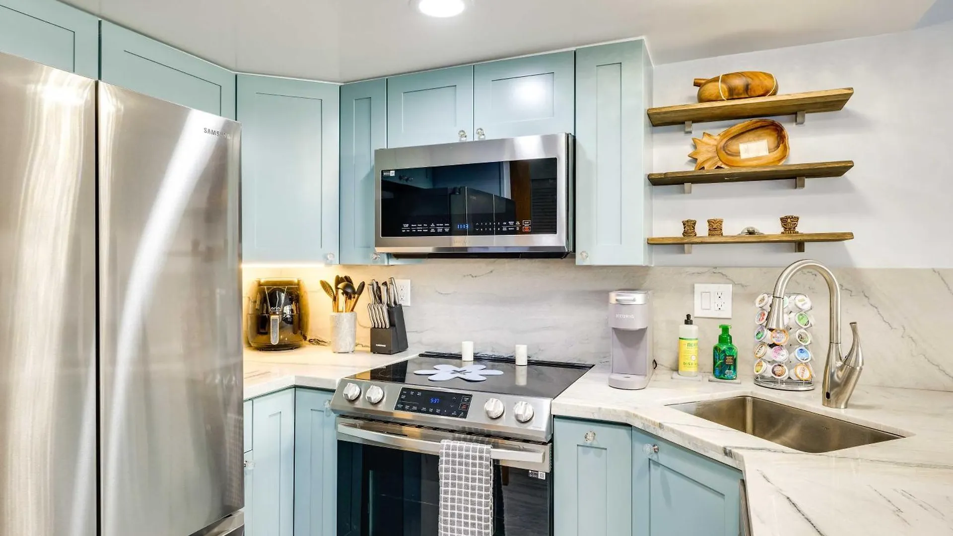 Apartment Honolulu Studio With Ocean View Parking Included!
