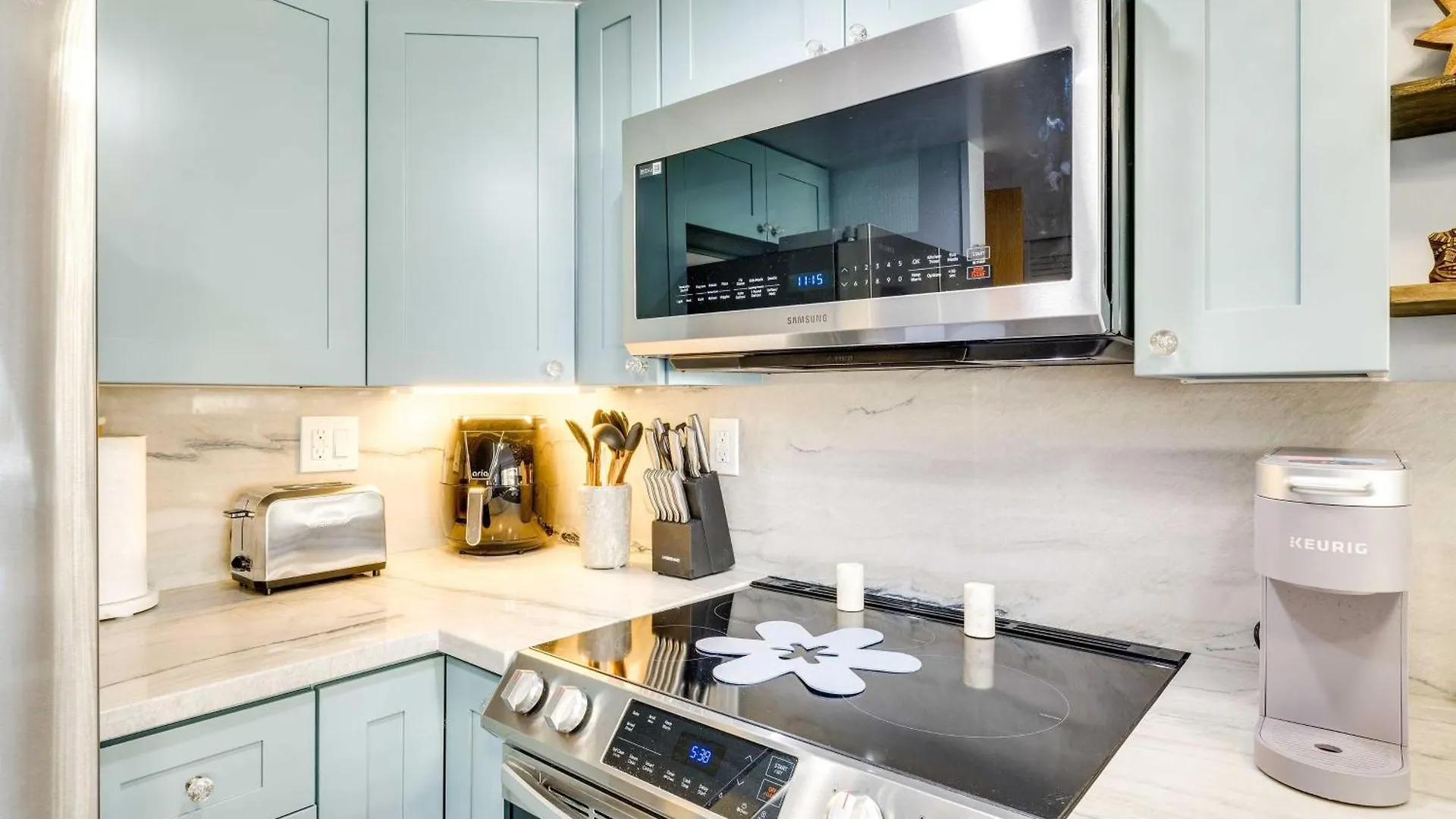 Honolulu Studio With Ocean View Parking Included! Apartment